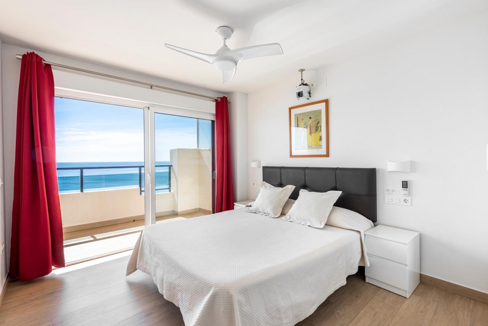 Beachfront -- New Luxury Apartment -- 1ª Linea Playa -- Fuengirola City Center -- Private Parking -- Panoramic Sea Views -- Экстерьер фото